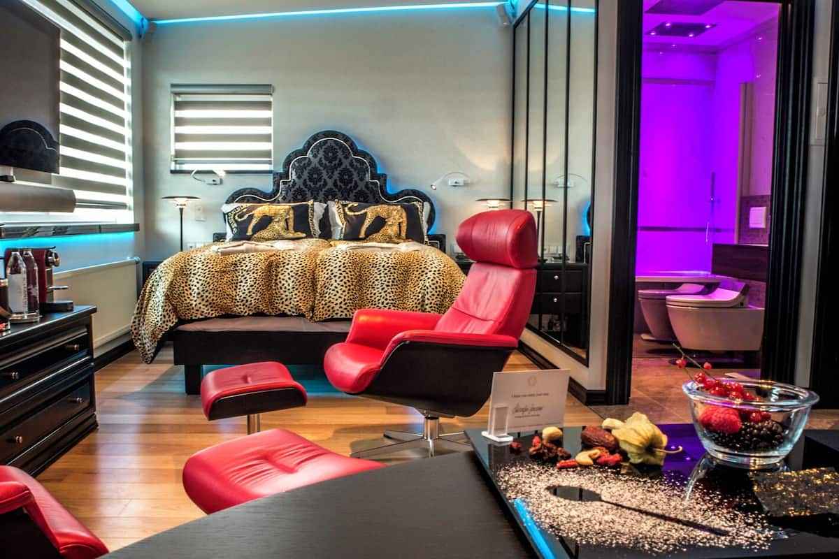 Standard Room, Hot Tub | Frette Italian sheets, premium bedding, in-room safe