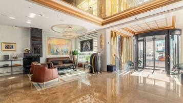 Sala de estar en el lobby