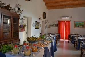 Breakfast buffet - Agriturismo Le Zagare di Vendicari (Noto)