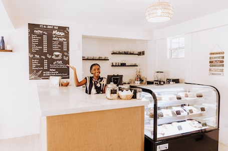 Cafe. Beachcombers Hotel