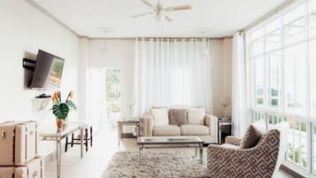 Suite – president, 1 kingsize-seng, balkong | Sengetøy av topp kvalitet, safe på rommet og individuelt dekorert