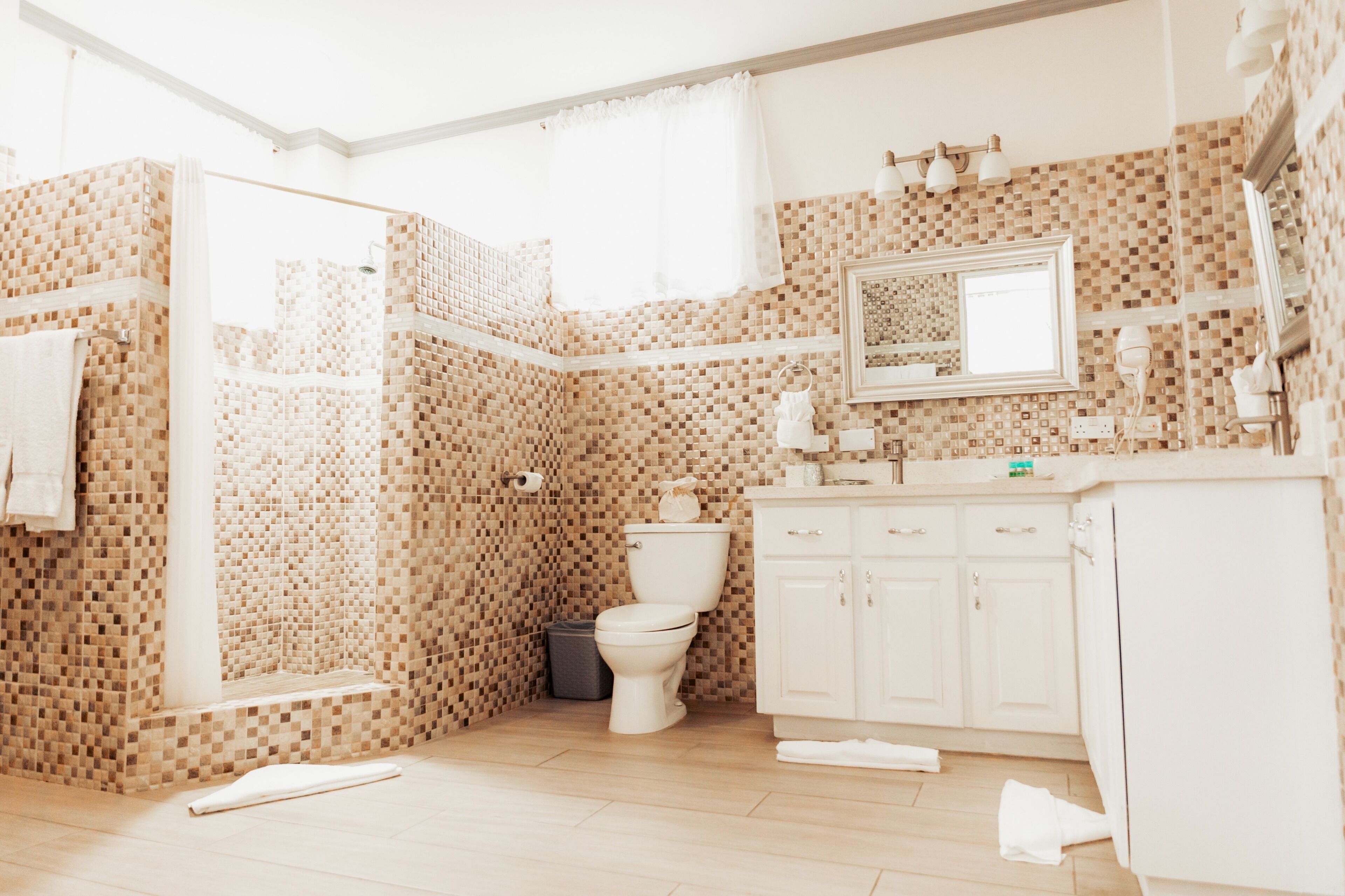 presidential suite, 1 king bed, balcony | premium bedding, in-room safe, individually decorated