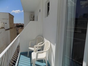 Basic Twin Room, Shared Bathroom | Bahagian luar