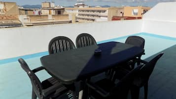 Standard-huone, oma kylpyhuone (HABITACION X 6 PERSONAS) | Terassi/patio