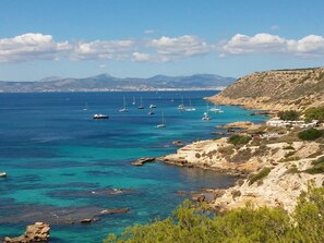 Pantai berhampiran, pasir putih 