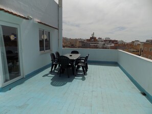 Standard-huone, oma kylpyhuone (HABITACION X 6 PERSONAS) | Terassi/patio