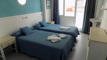 Basic Double Room, Shared Bathroom | Room amenity