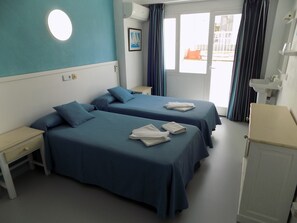 Basic Double Room, Shared Bathroom | Room amenity - Hostal Villa Maruja (Palma de Mallorca)