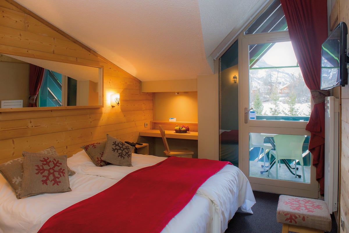 Standard Double Room Single Use | Peti besi dalam bilik, meja, kalis bunyi, Wi-fi percuma