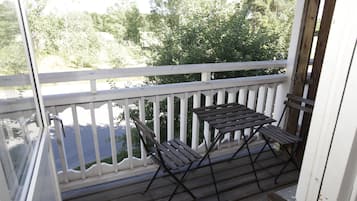 Eenvoudige vierpersoonskamer | Terras
