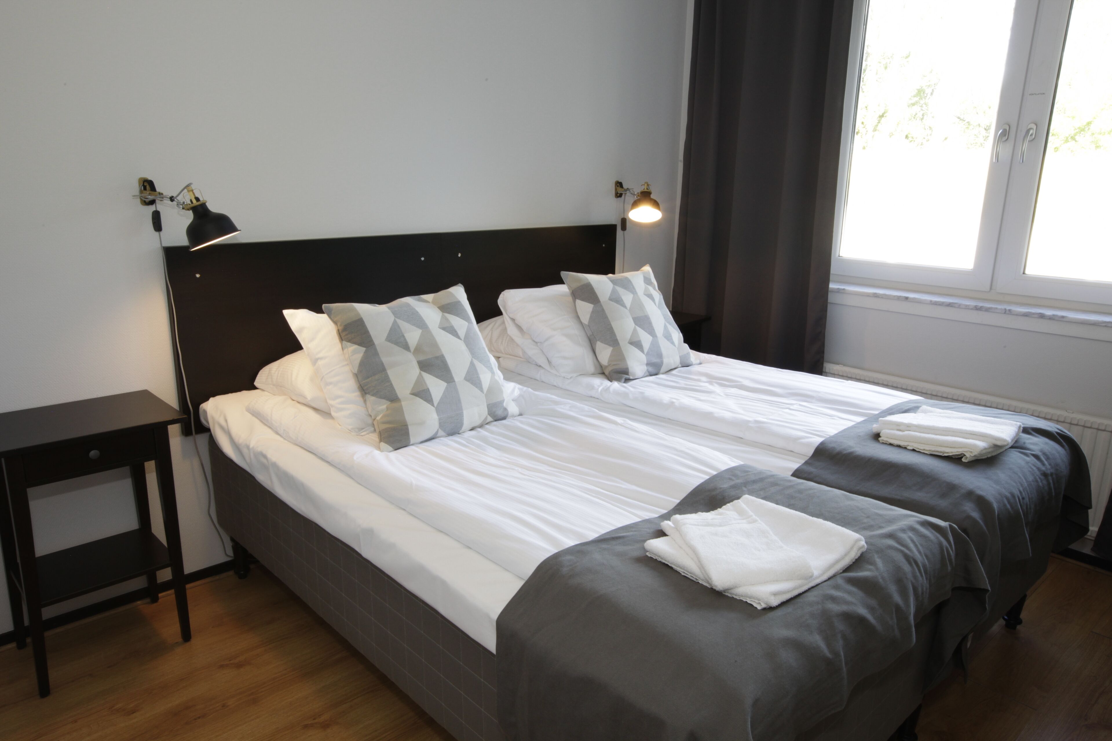 Desk, free cribs/infant beds, free WiFi, bed sheets