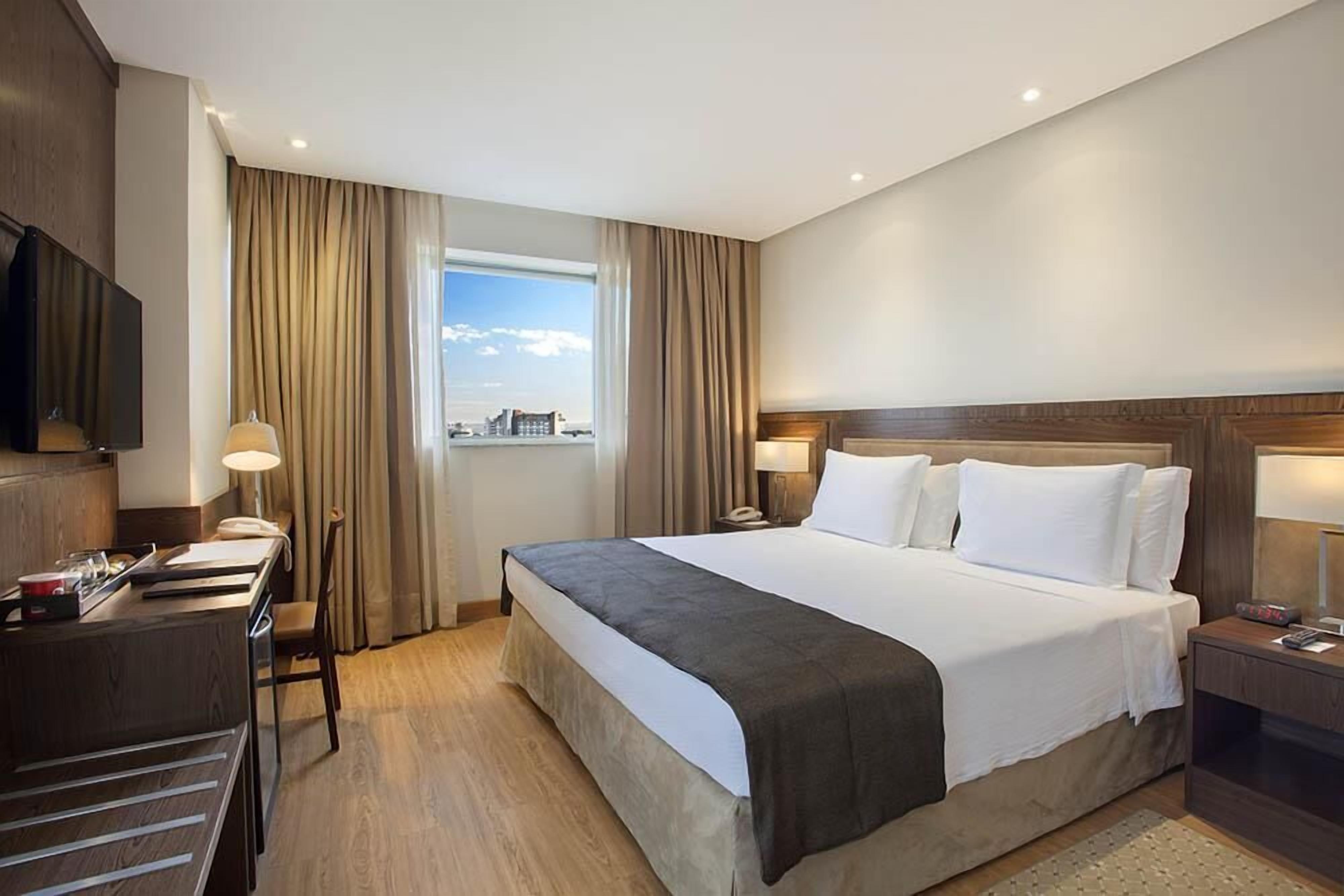 Minibar, in-room safe, desk, laptop workspace