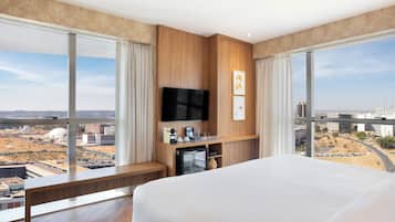 Suíte Master | Minibar, in-room safe, desk, laptop workspace