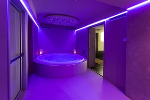 Sauna, hot tub, steam room, Turkish bath, body treatments, body scrubs