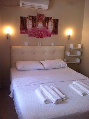 Habitación estándar con 1 cama doble o 2 individuales, balcón | Wifi gratis