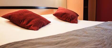 Desk, soundproofing, free WiFi