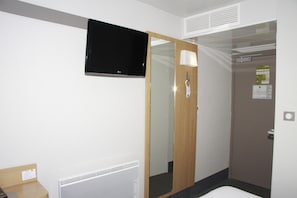 Desk, soundproofing, free WiFi