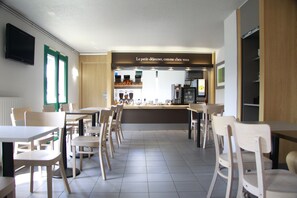 Daily buffet breakfast for a fee