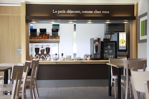 Tägliches Frühstücksbuffet gegen Gebühr