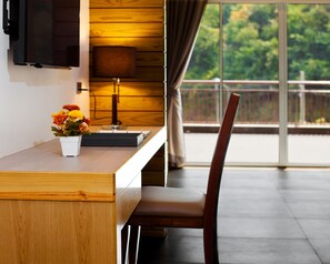 Minibar, in-room safe, individually furnished, blackout drapes - Balihai Bay (Pattaya)
