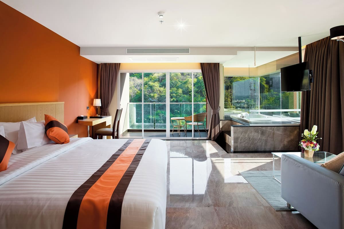 Premium Mountain Room | Minibar, in-room safe, individually furnished, blackout curtains
