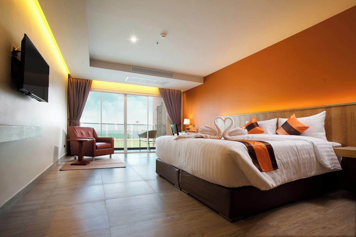 Minibar, in-room safe, individually furnished, blackout curtains