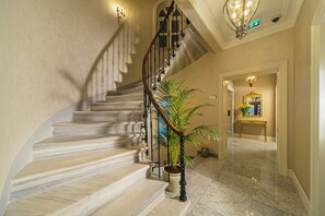 Interior entrance - Meroddi Bagdatliyan Hotel (Istanbul)