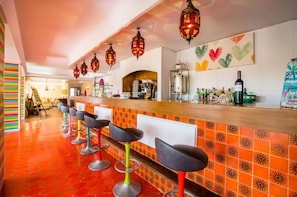 Bar (en el alojamiento)