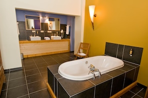 Suite Majestueuse | Baignoire relaxante profonde