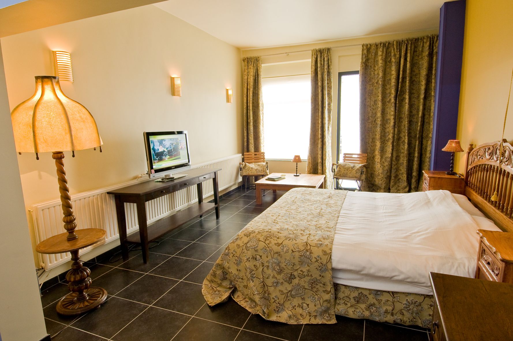 Grand-Suite | Daunenbettdecken, Minibar, Schreibtisch, kostenloses WLAN