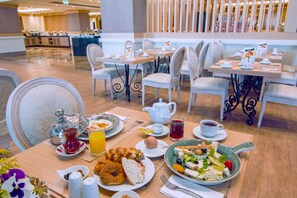Breakfast buffet - The Green Park Ankara (Ankara)