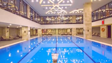 Indoor pool, sun loungers