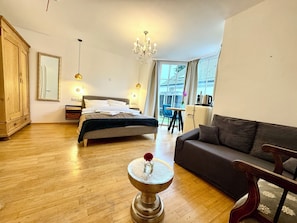 Comfort Double Room, Private Bathroom | Desk, laptop workspace, soundproofing, free WiFi - Villa Orchard Frankfurt (Kriftel)