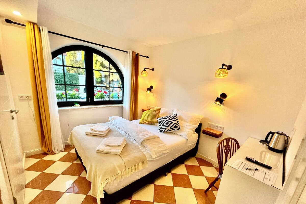 1 chambre, bureau, espace de travail pour ordinateur portable