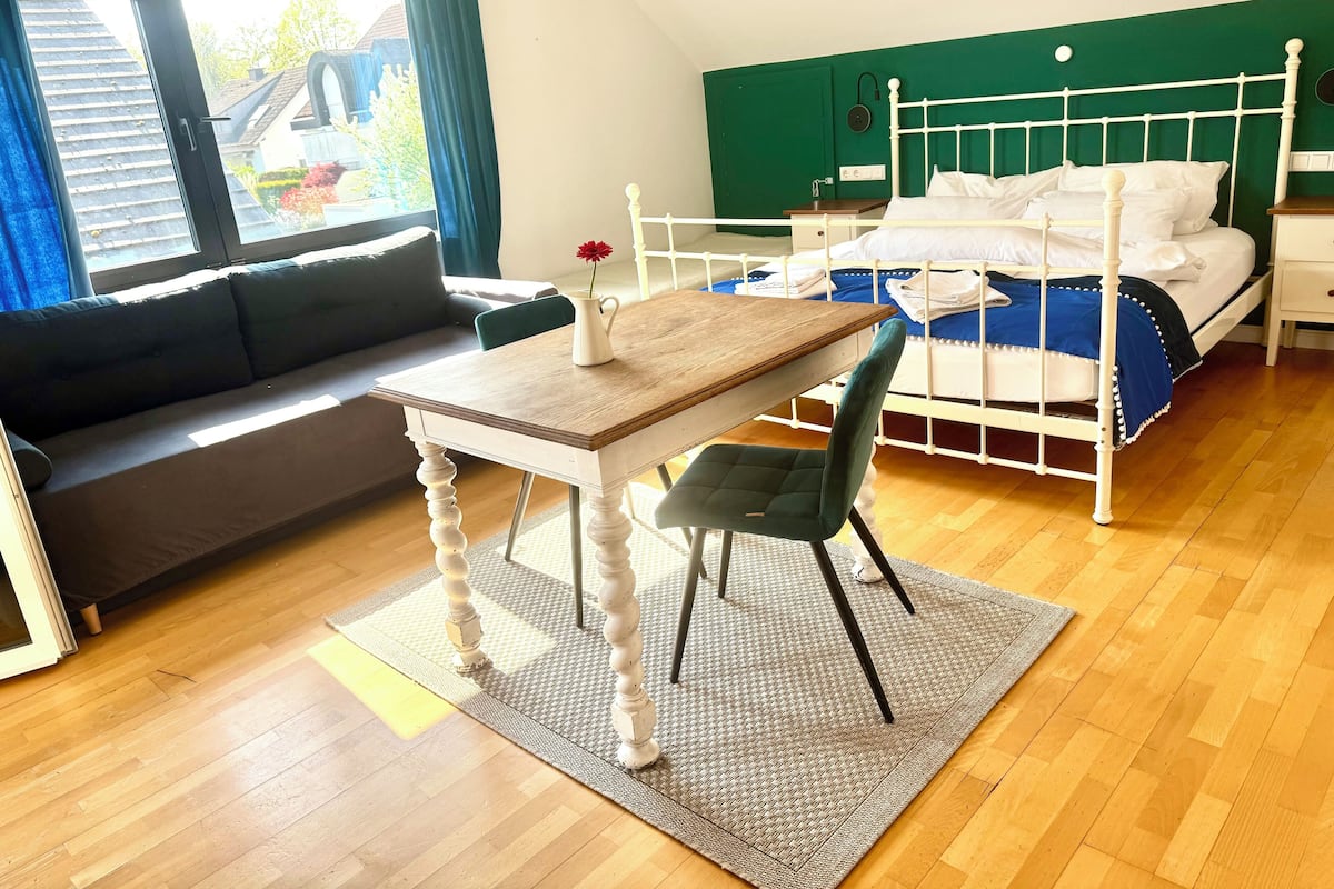 1 chambre, bureau, espace de travail pour ordinateur portable