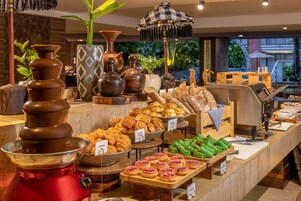 Daily buffet breakfast (IDR 175000 per person)