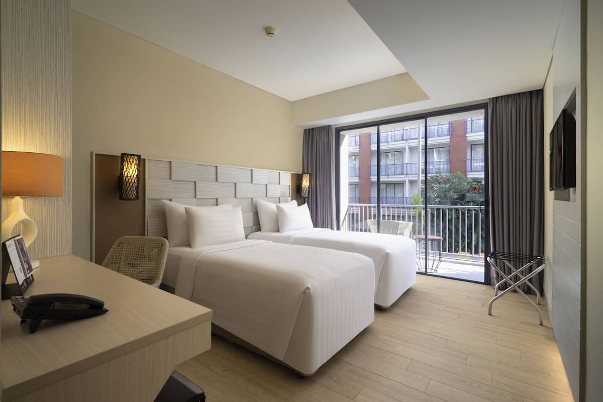 Deluxe Room, Pool View