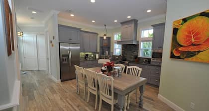 Lizzie Lu's Island Retreat