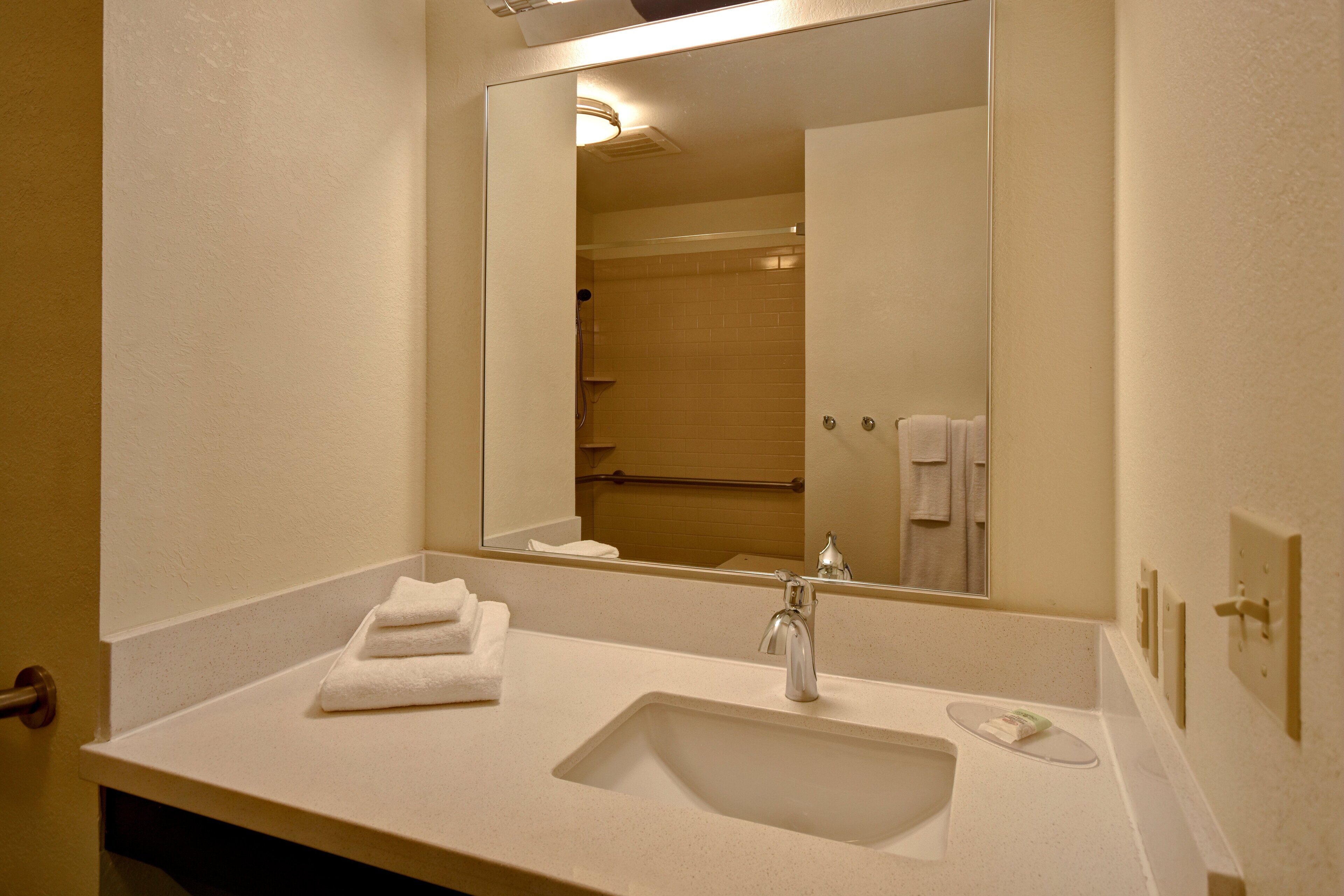 studio suite, 1 queen bed, accessible (roll-in shower) | bathroom | combined shower/bathtub, deep-soaking bathtub, hair dryer, towels