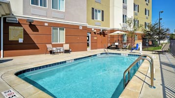 Outdoor pool, sun loungers