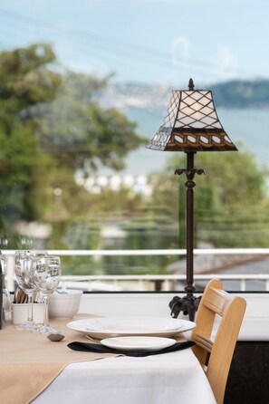 تقديم الإفطار والعشاء