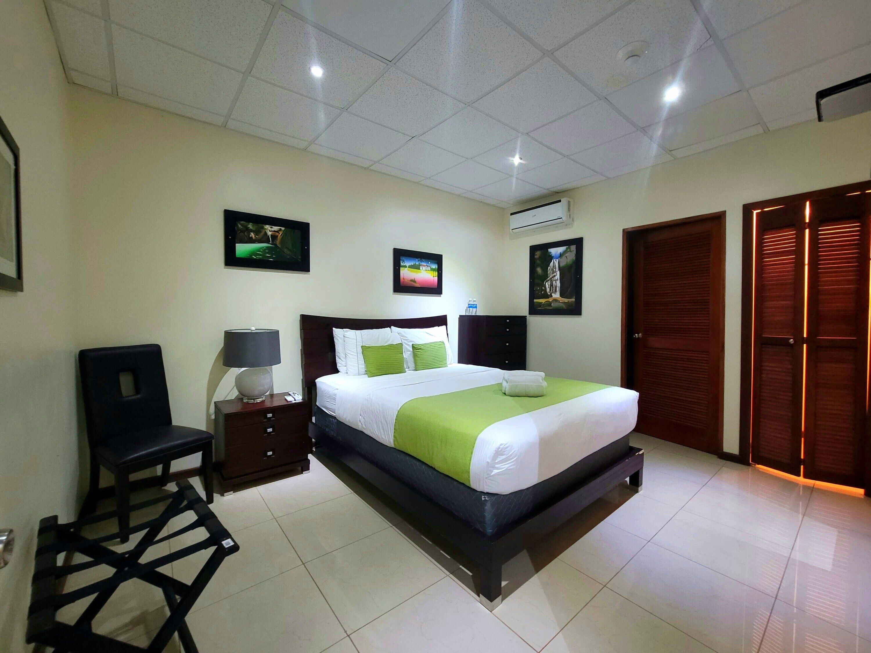 Standard/ Queen Rooms | Wifi gratis y ropa de cama 