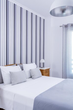 Egyptian cotton sheets, premium bedding, in-room safe, soundproofing