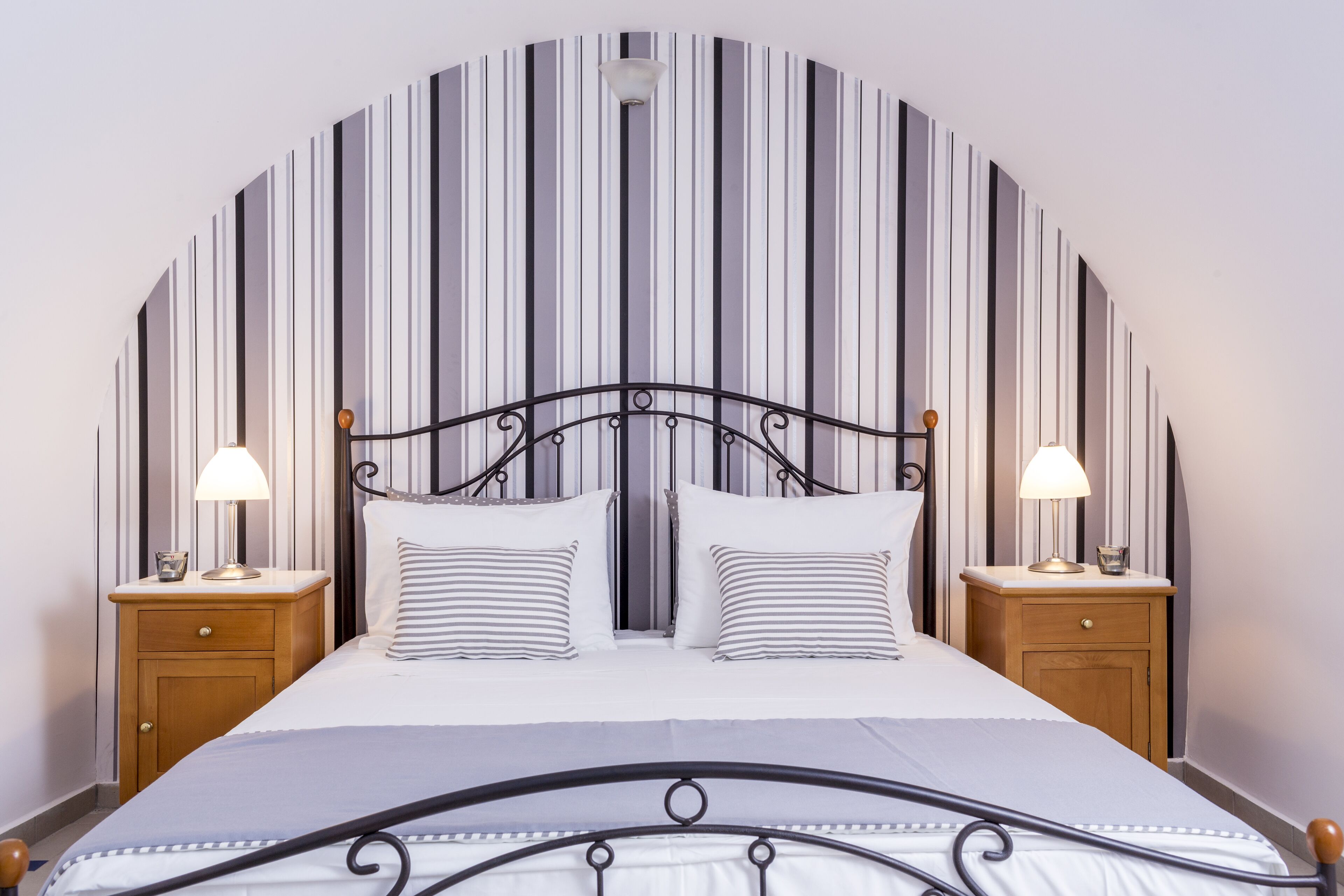 honeymoon suite | egyptian cotton sheets, premium bedding, in-room safe, soundproofing