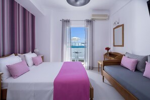 Egyptian cotton sheets, premium bedding, in-room safe, soundproofing - Santellini Hotel (Santorini)