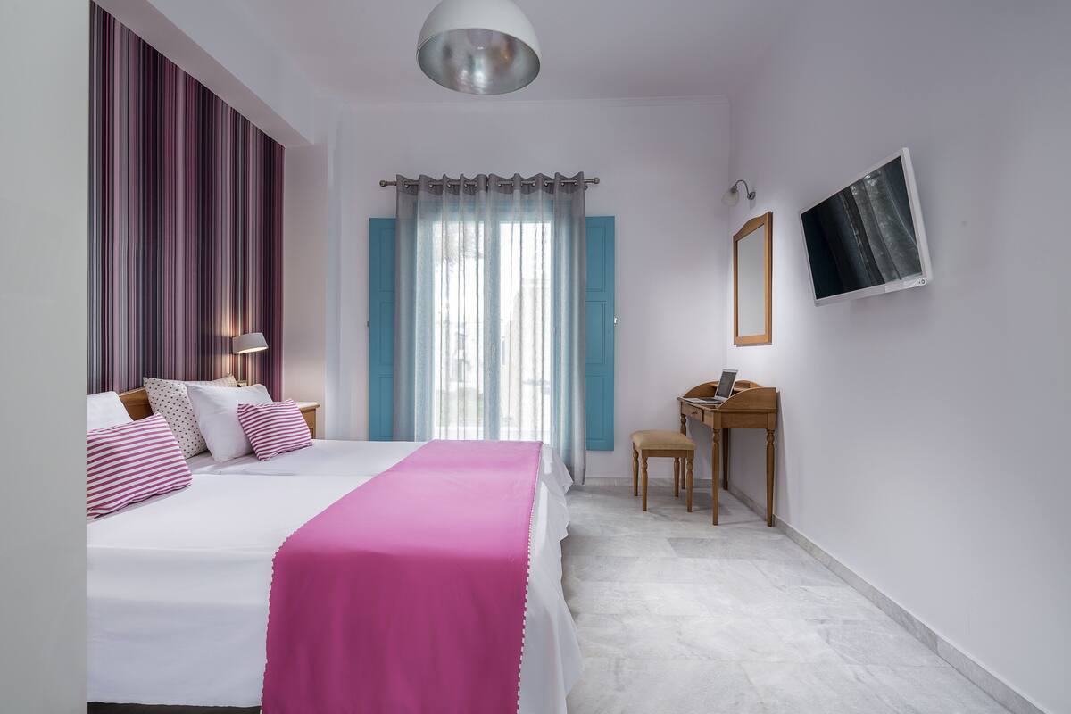 Egyptian cotton sheets, premium bedding, in-room safe, soundproofing