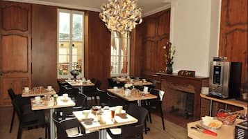 Daily buffet breakfast (EUR 14 per person)