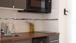 A modern kitchen with a built-in microwave, a dishwasher, and a sink with a faucet. - Europa Inn (St. Andrews)