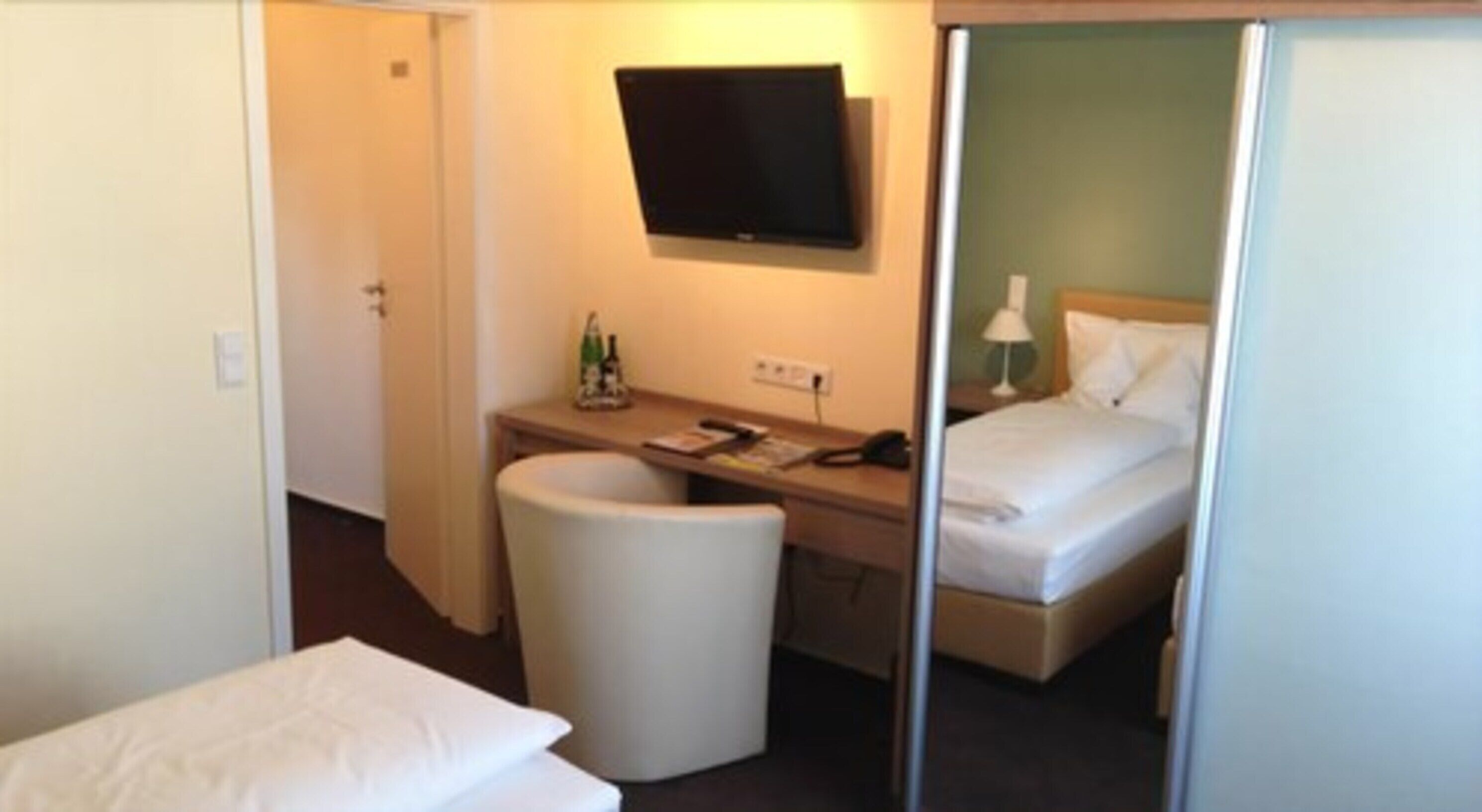 premium bedding, free minibar items, in-room safe, desk