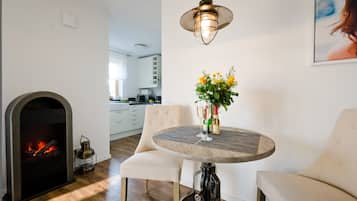 Apartemen, teras | Makan di kamar